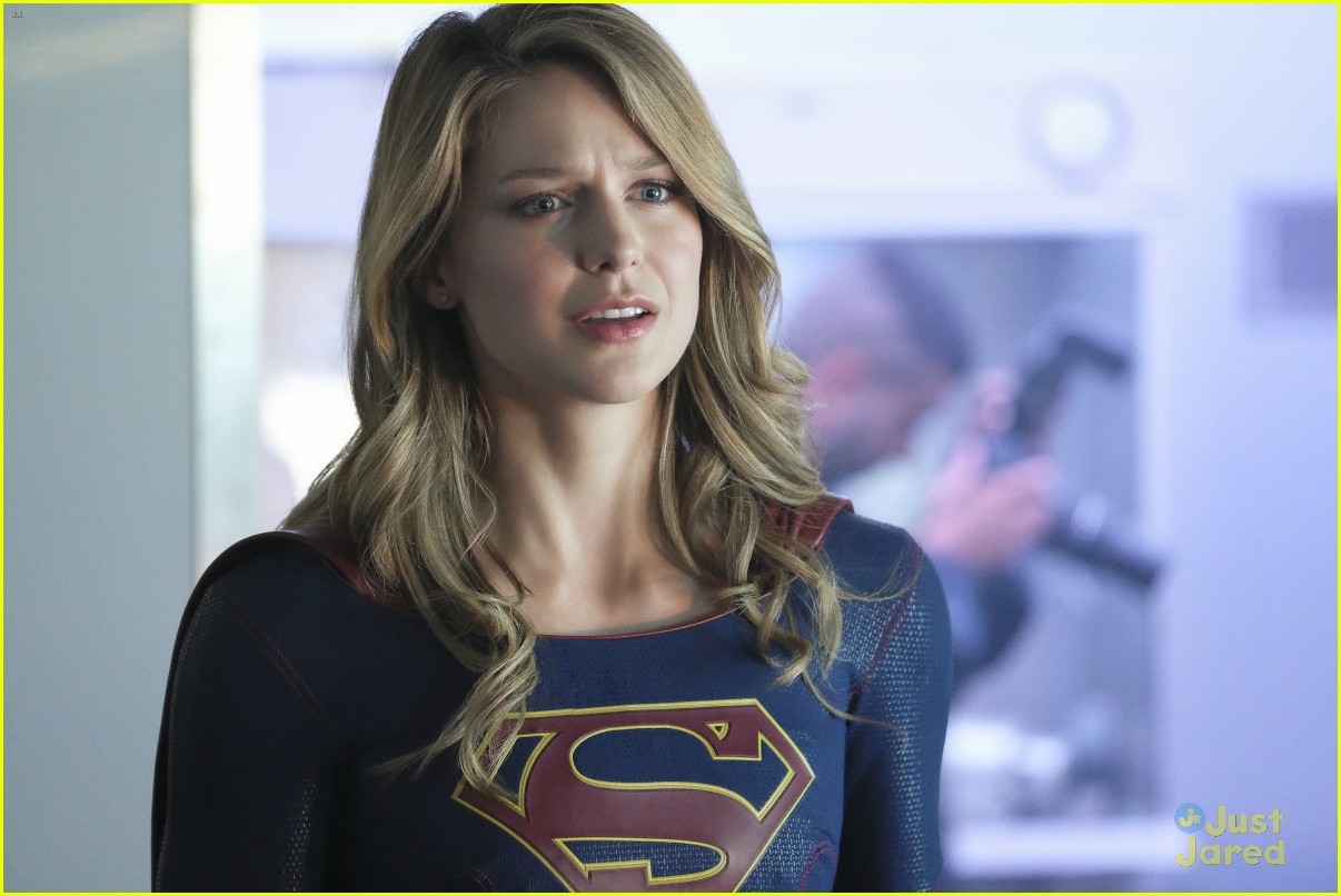 supergirl new red poster premiere pics 10