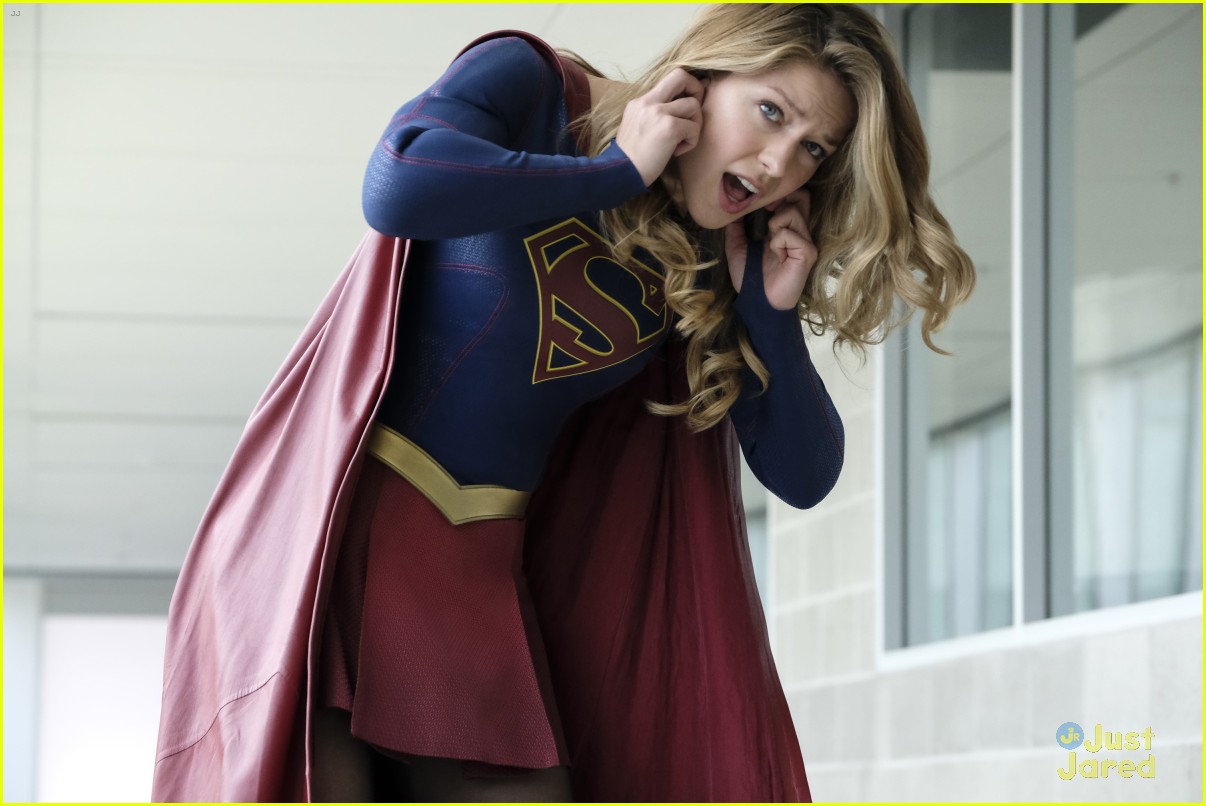supergirl new red poster premiere pics 14