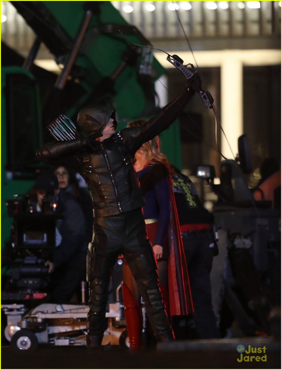 stephen amell flash filming elseworlds xovers 05