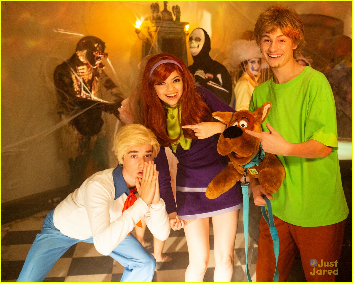 amer housewife scooby doo costumes 09