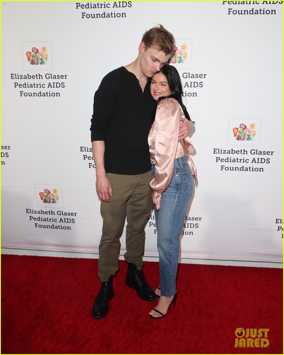 ariel winter levi meaden couple up for a time for heros festival 25