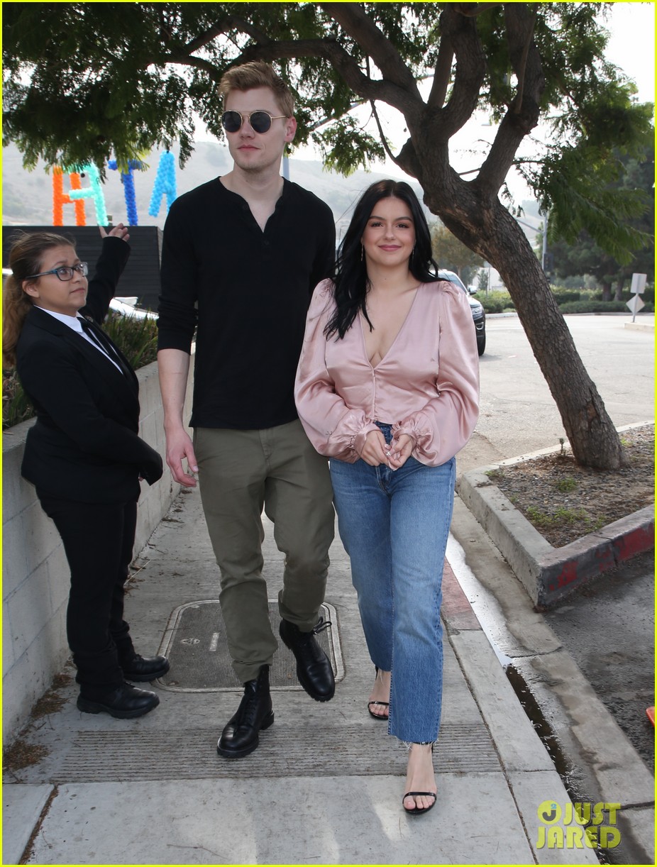 ariel winter levi meaden couple up for a time for heros festival 26
