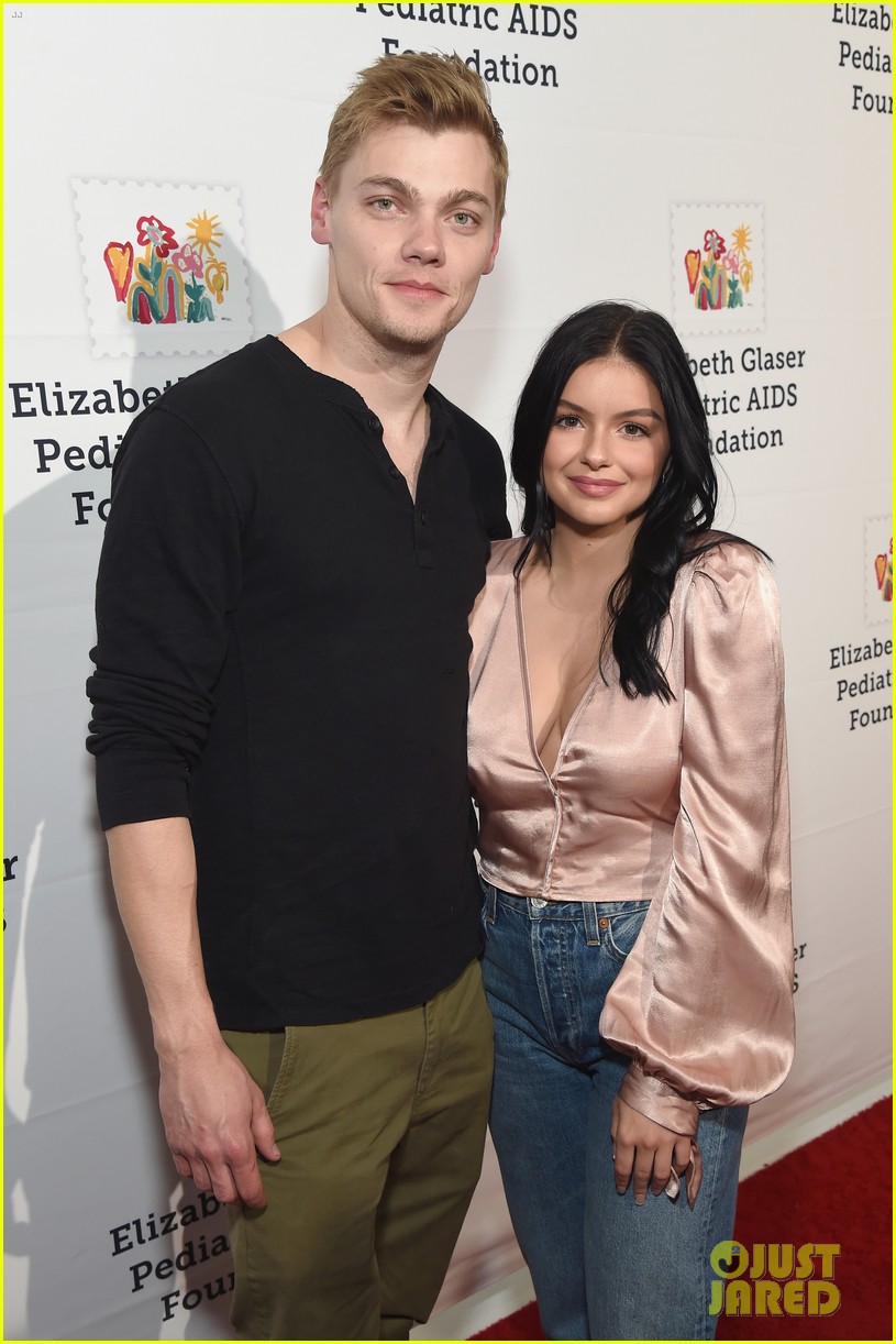 ariel winter levi meaden couple up for a time for heros festival 33