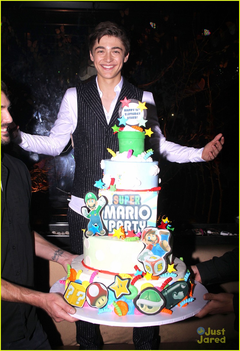asher angel 16 bday nintendo party pics 03