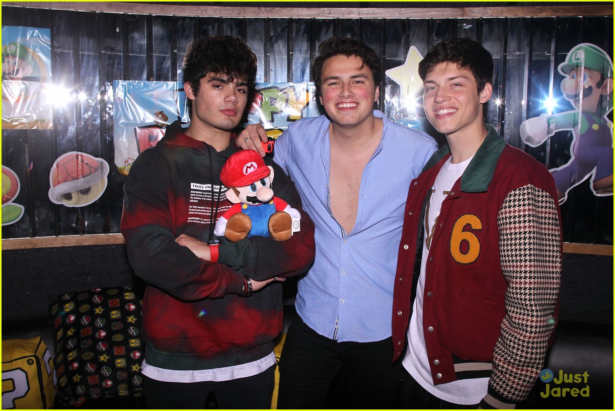 asher angel 16 bday nintendo party pics 05