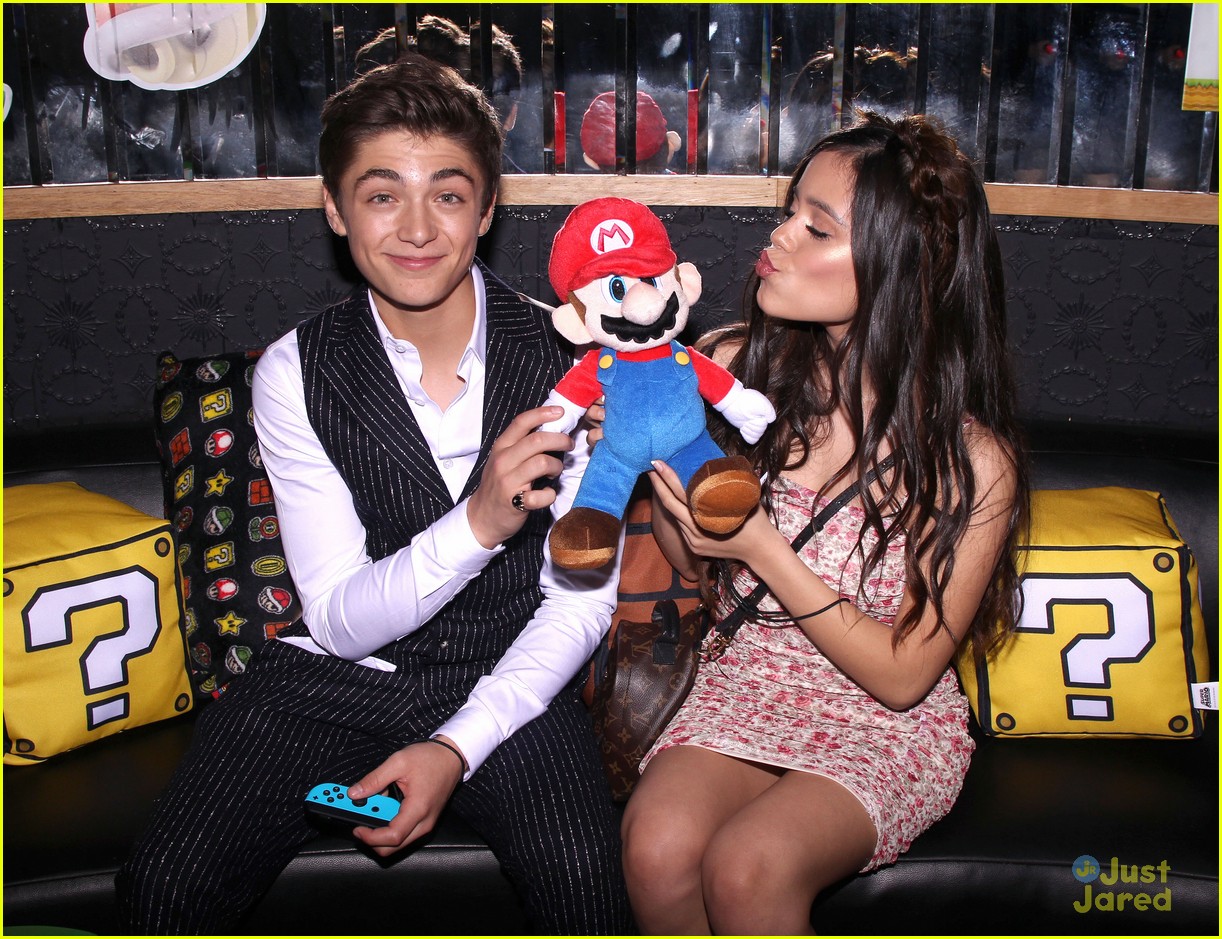 asher angel 16 bday nintendo party pics 09
