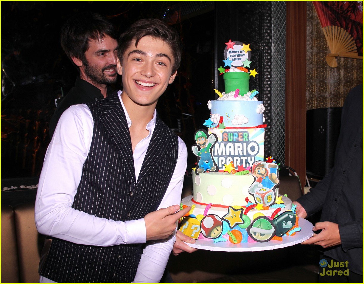 asher angel 16 bday nintendo party pics 12