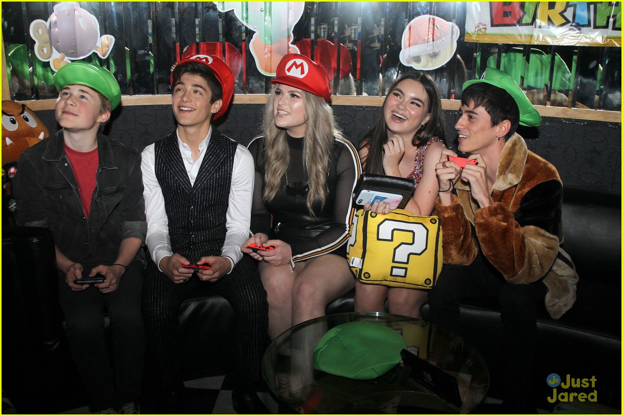 asher angel 16 bday nintendo party pics 17