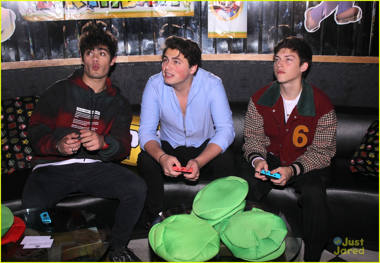 asher angel 16 bday nintendo party pics 19