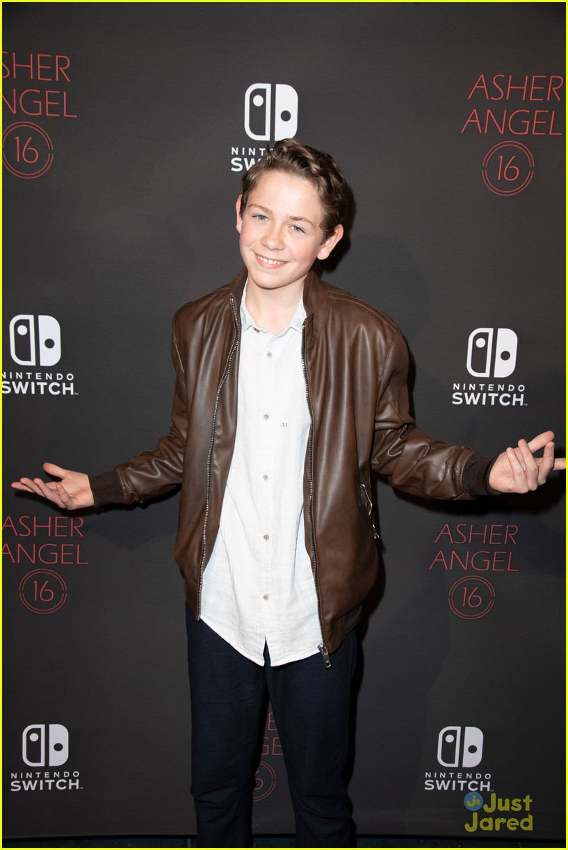 asher angel 16 bday nintendo party pics 35
