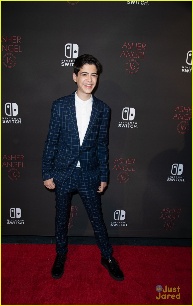 asher angel 16 bday nintendo party pics 54