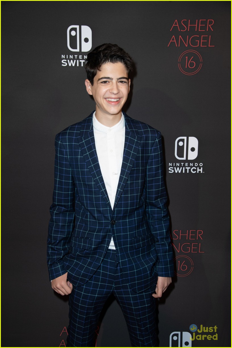 asher angel 16 bday nintendo party pics 55