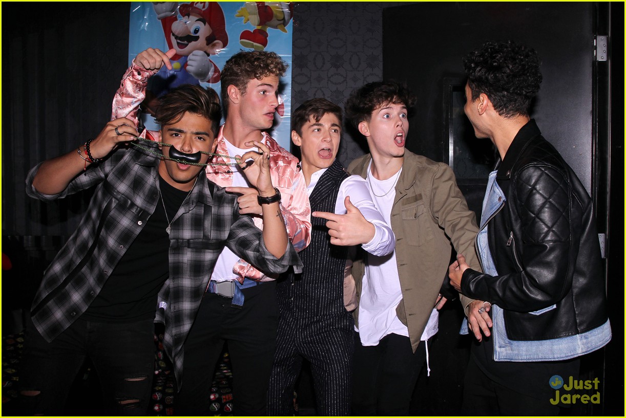 asher angel 16 bday nintendo party pics 82