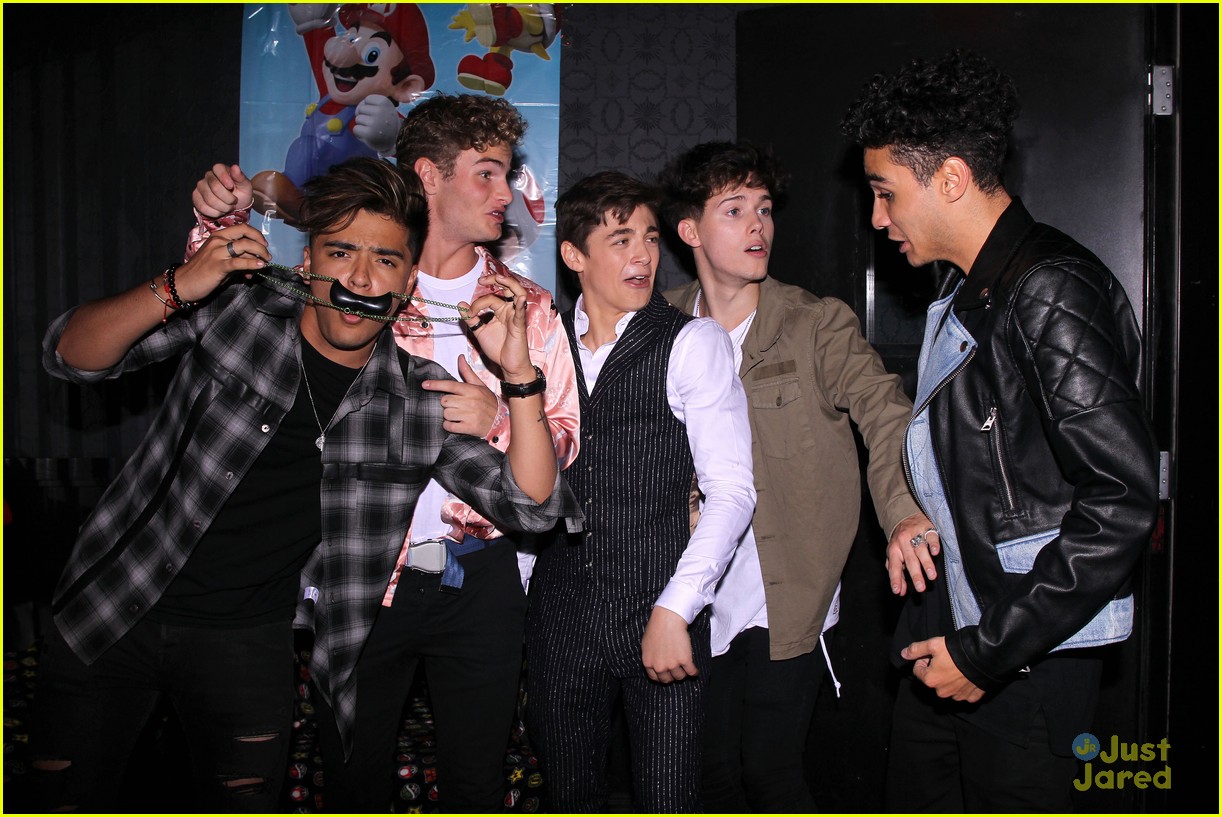 asher angel 16 bday nintendo party pics 83