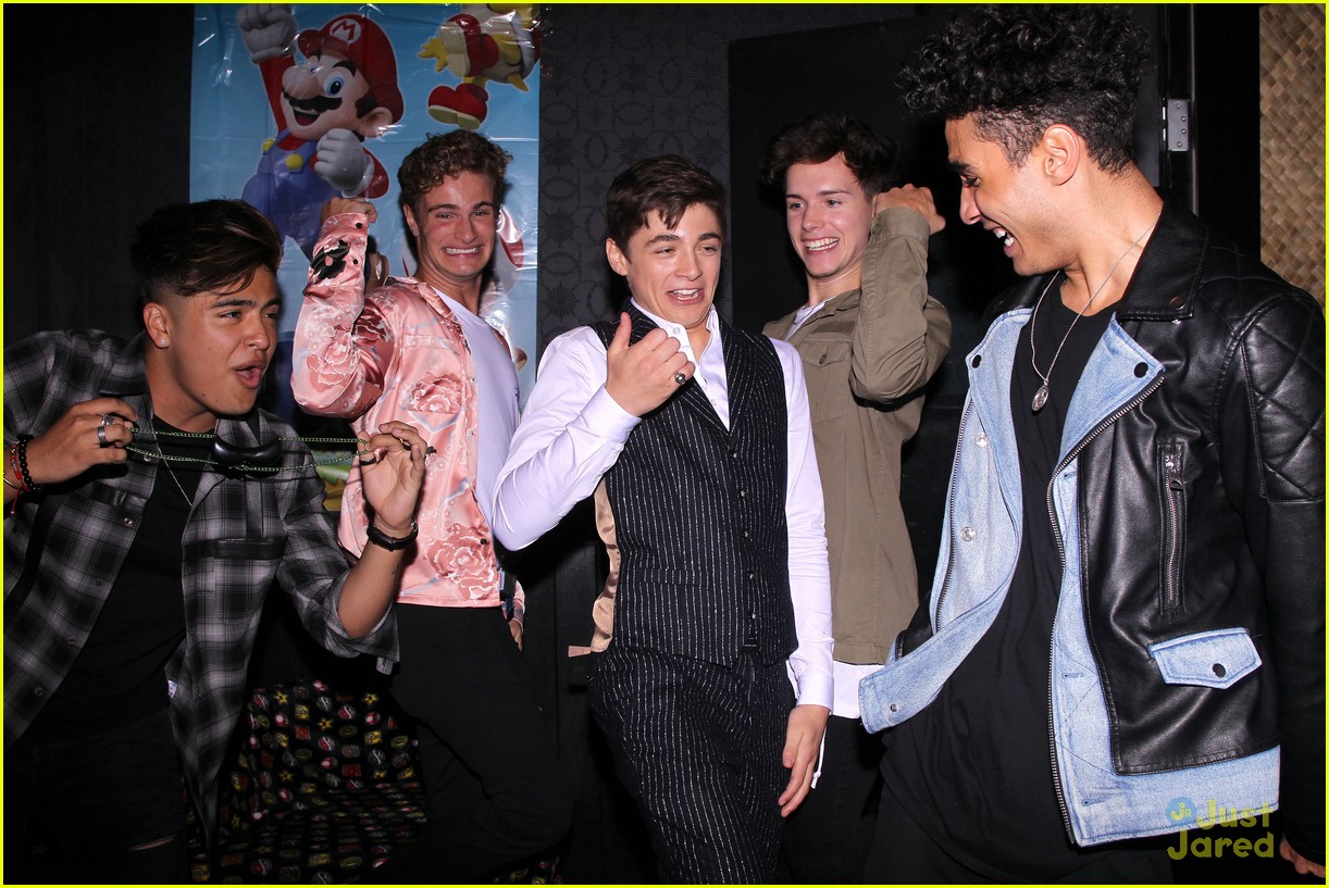 asher angel 16 bday nintendo party pics 84