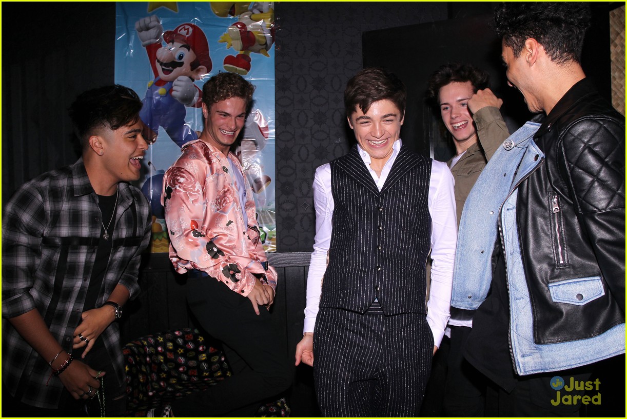 asher angel 16 bday nintendo party pics 85
