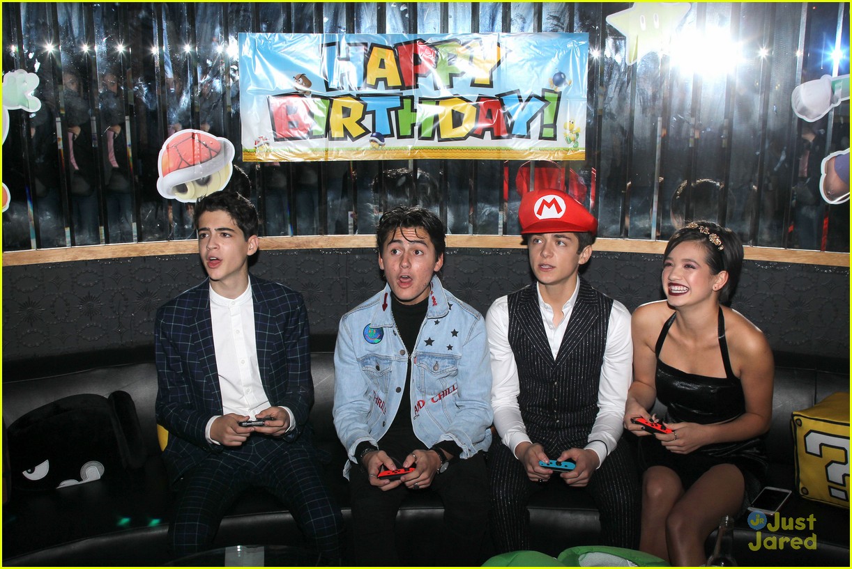 asher angel 16 bday nintendo party pics 89