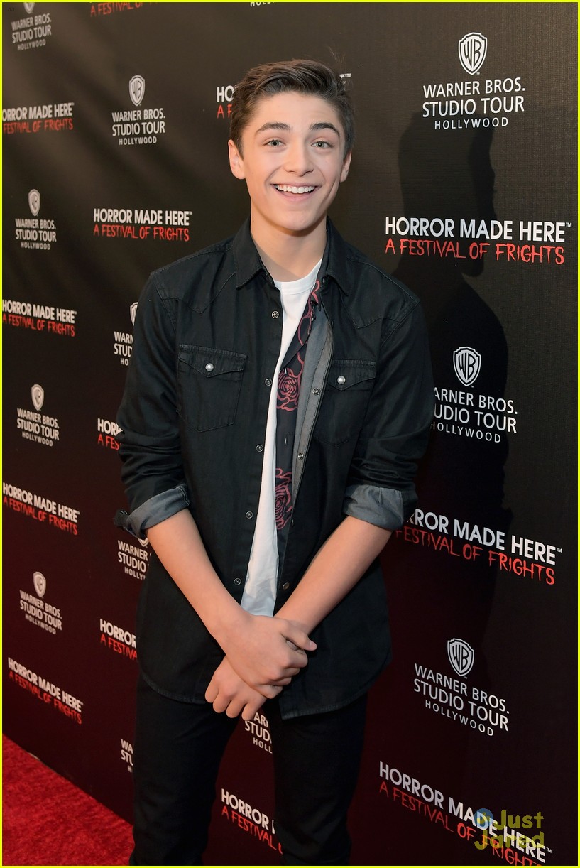 asher angel zach compliment frieght night event 03