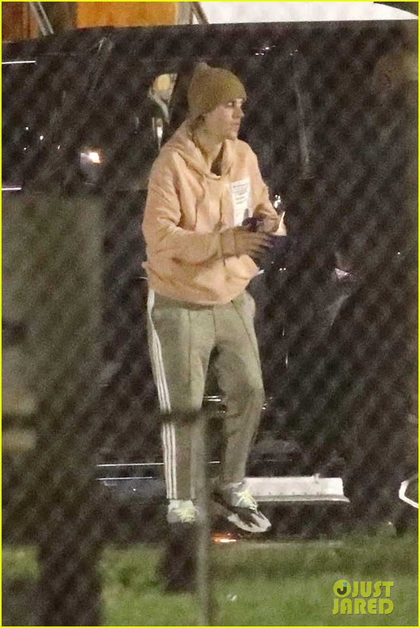 justin bieber and hailey baldwin head out for morning coffee run03