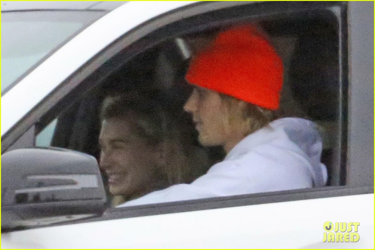 justin bieber and hailey baldwin head out for morning coffee run05