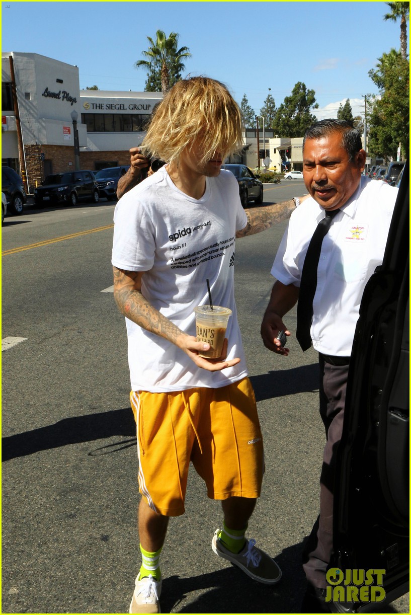 justin bieber hangs out with hailey baldwin after spending afternoon with pastor10
