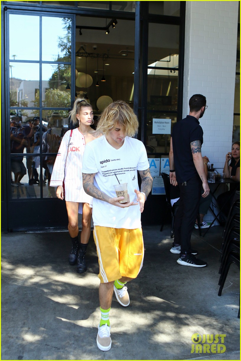 justin bieber hangs out with hailey baldwin after spending afternoon with pastor30