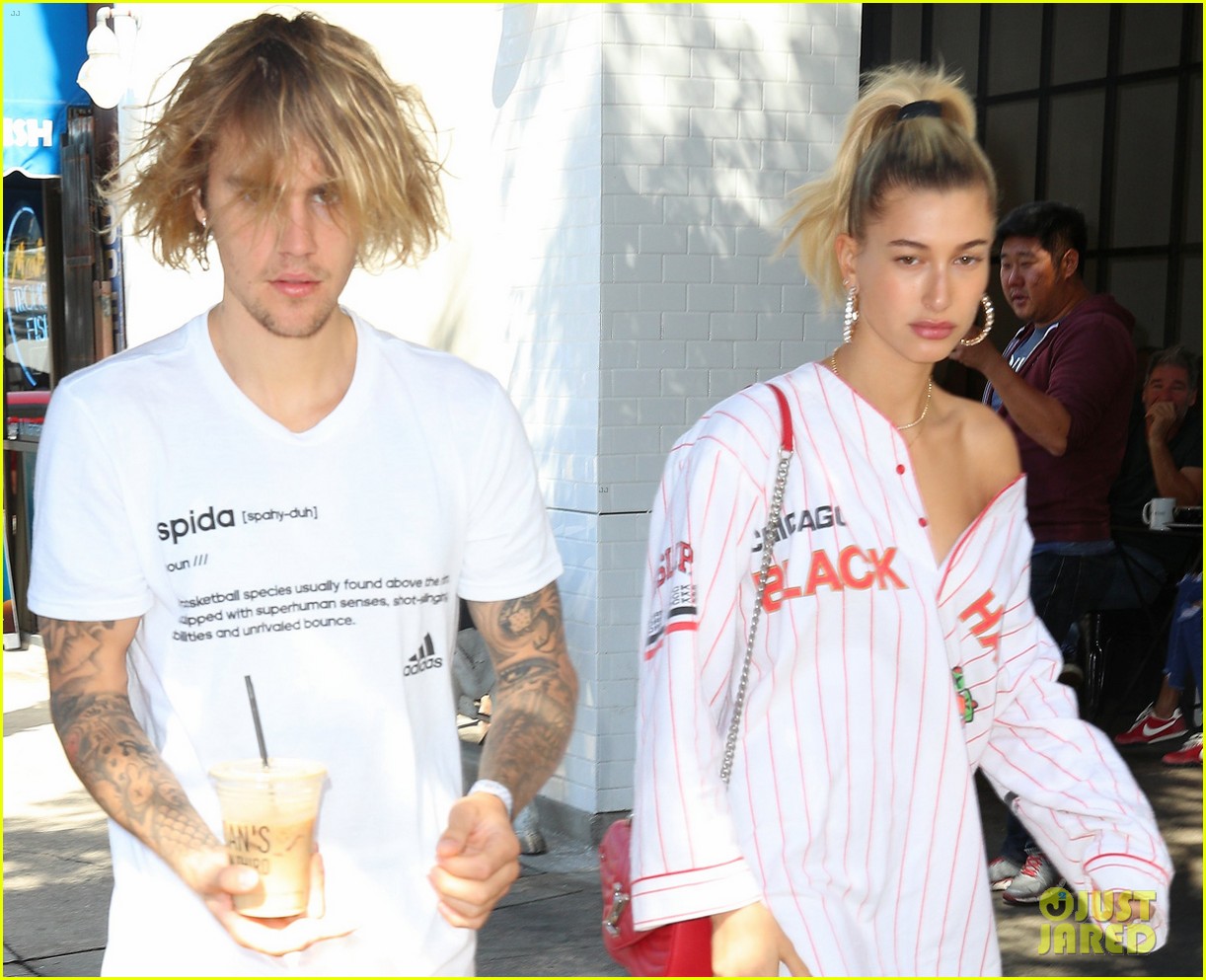 justin bieber hangs out with hailey baldwin after spending afternoon with pastor36