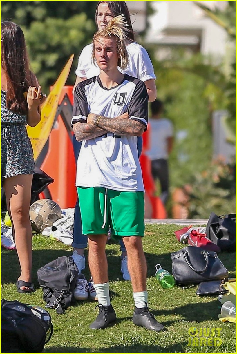 justin bieber goes shirtless playing soccer with friends 18