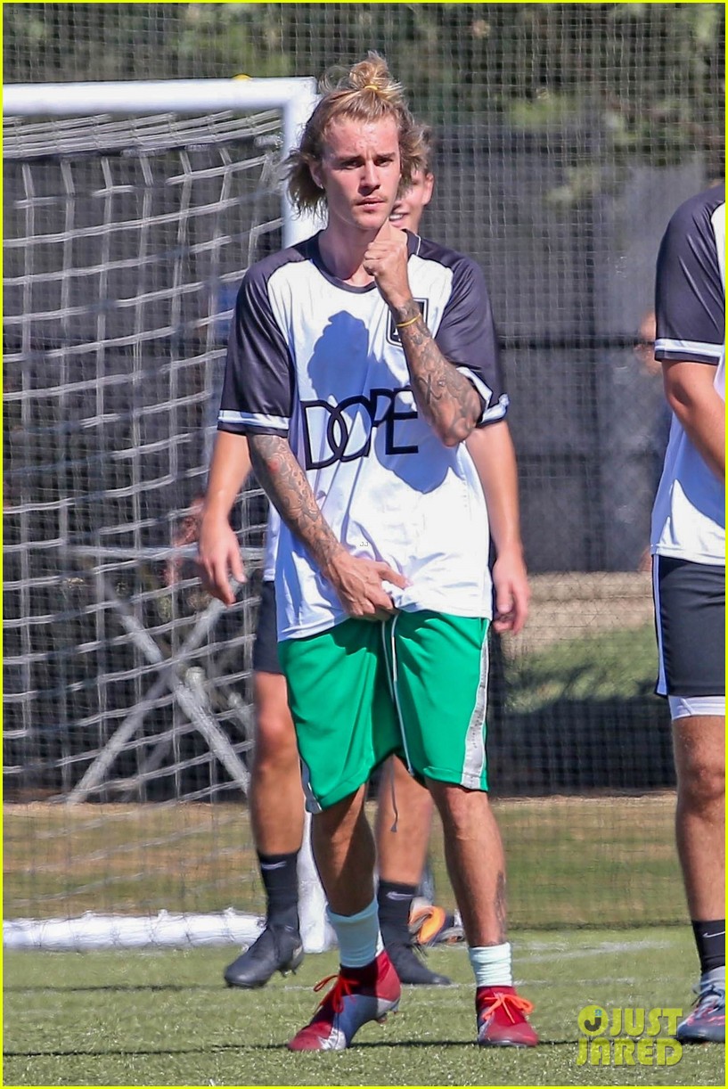 justin bieber goes shirtless playing soccer with friends 27