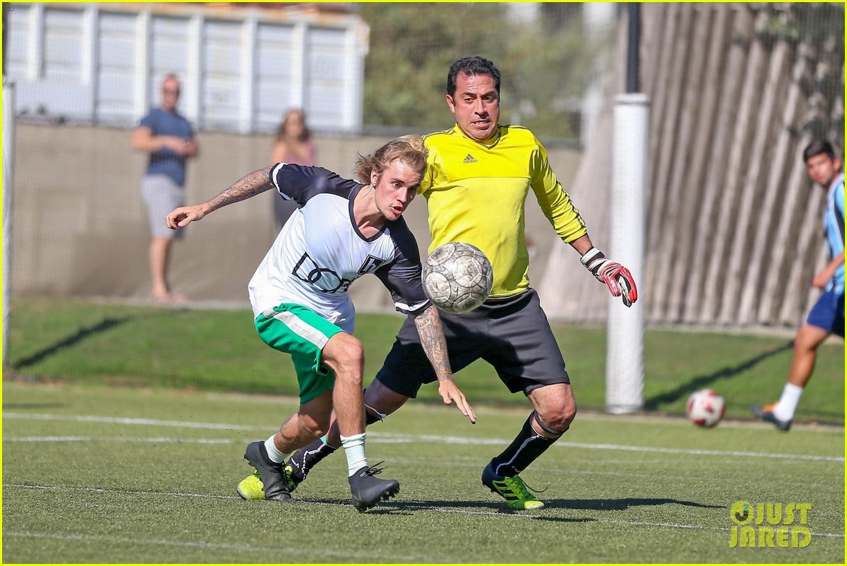 justin bieber goes shirtless playing soccer with friends 34
