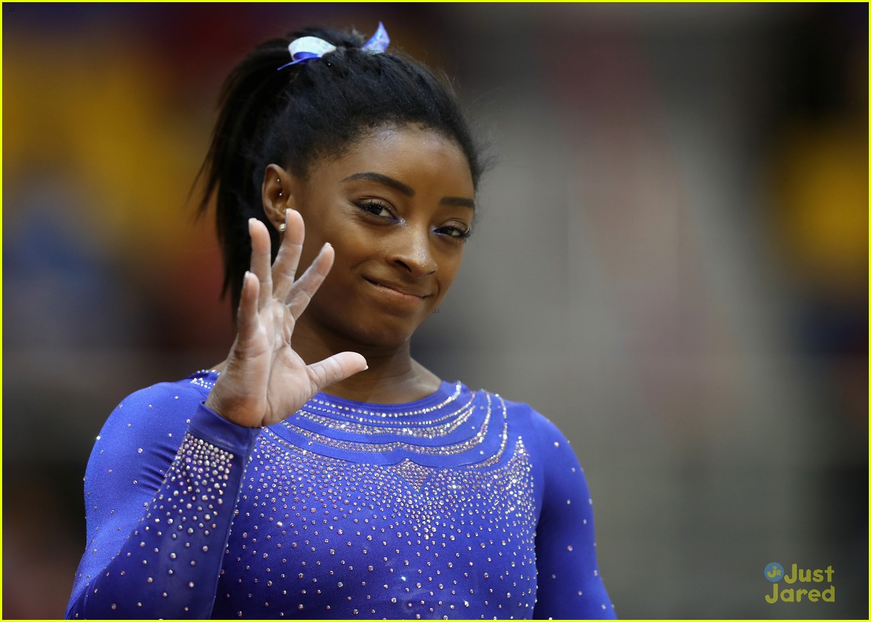 simone biles competes with kidney stone world championships 01