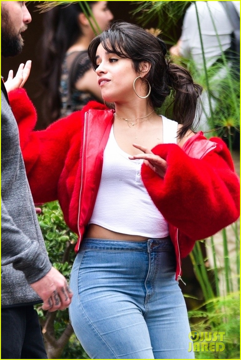 camila cabello blows kisses to her fans between brazil shows03