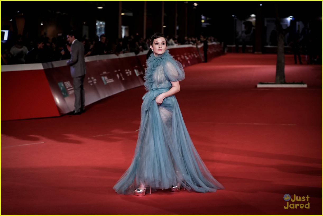 cailee spaeny blue valentino gown rome 12