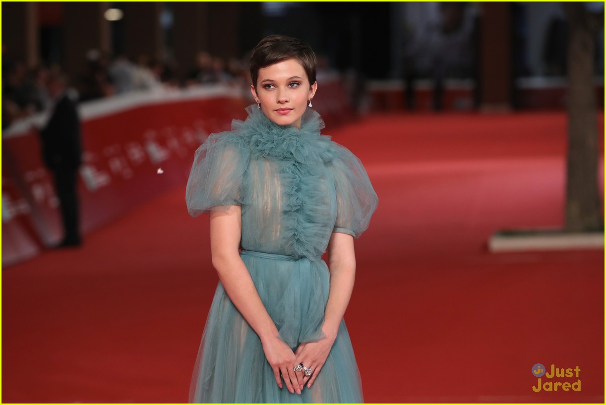 cailee spaeny blue valentino gown rome 16