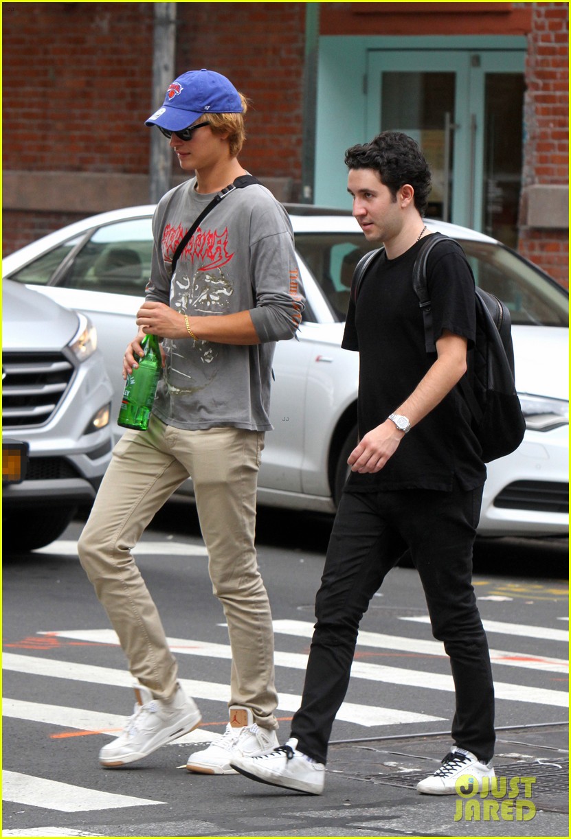 ansel elgort grabs lunch with a friend at bar pitti in nyc09