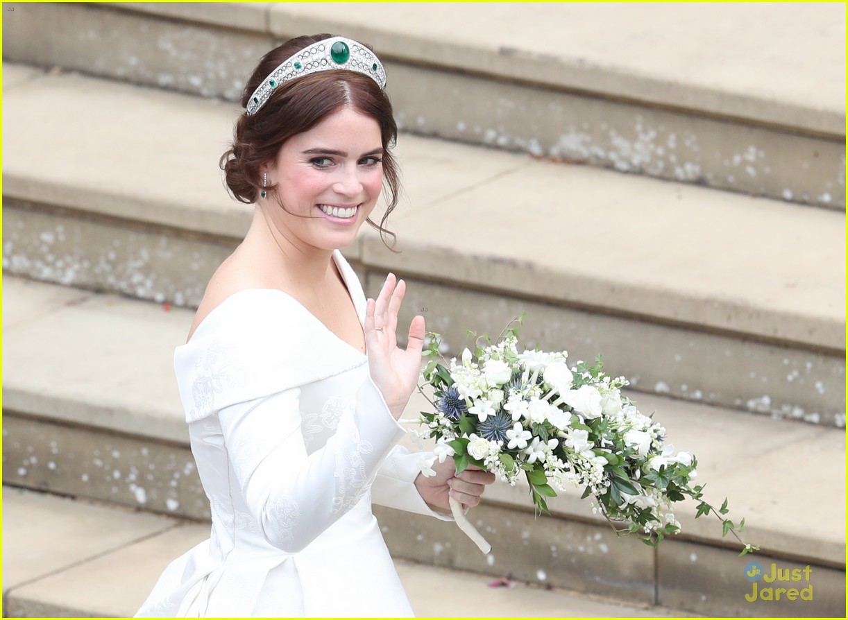princess eugenie jack brooksbank royal wedding photos 04