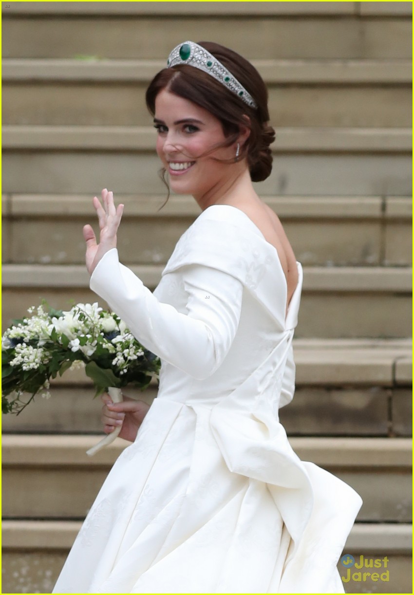 princess eugenie jack brooksbank royal wedding photos 12