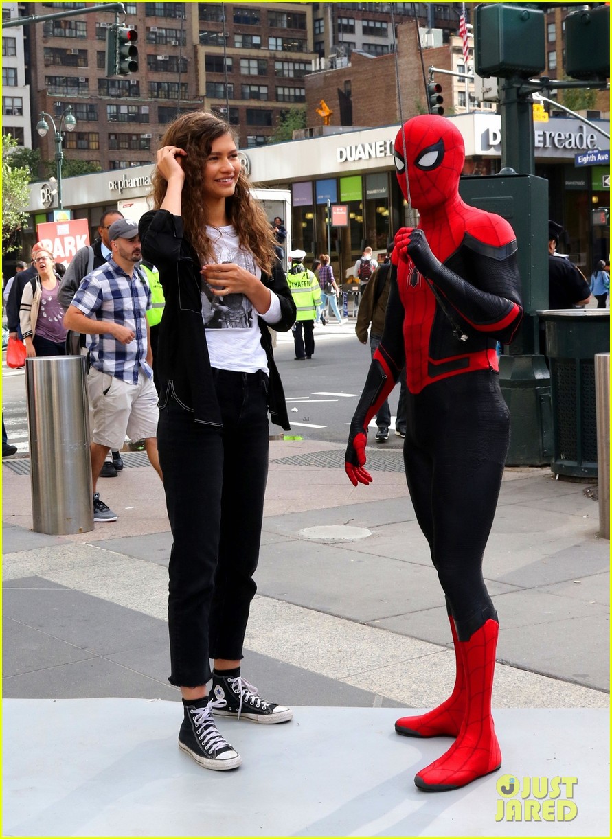 tom holland dons spider man far from home costume while filming with zendaya in nyc206