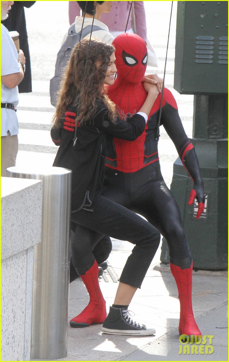 tom holland dons spider man far from home costume while filming with zendaya in nyc207