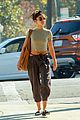 sarah hyland shares inspirational quote about her pants falling down03