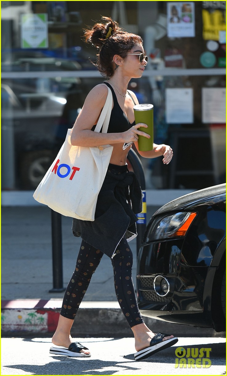 sarah hyland hits the gym as ariel winter steps out with levi meaden14