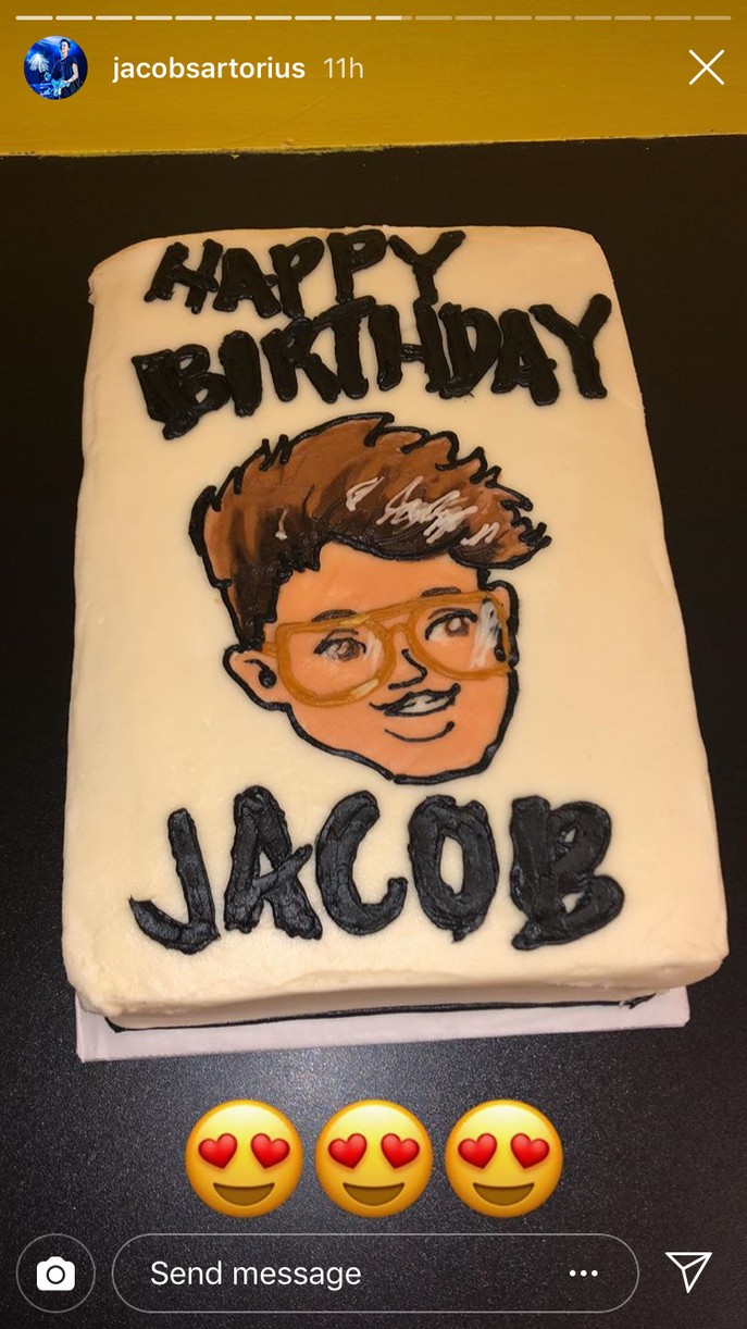 jacob sartorius bday cake in face 01