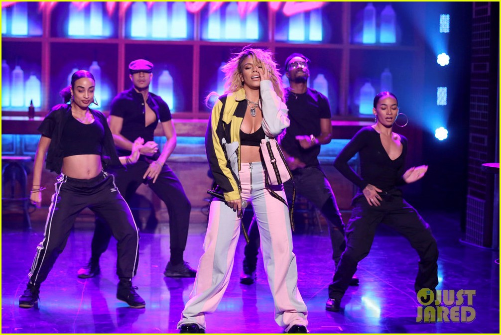 dinah jane gives solo debut performance of bottled up on tonight show 02