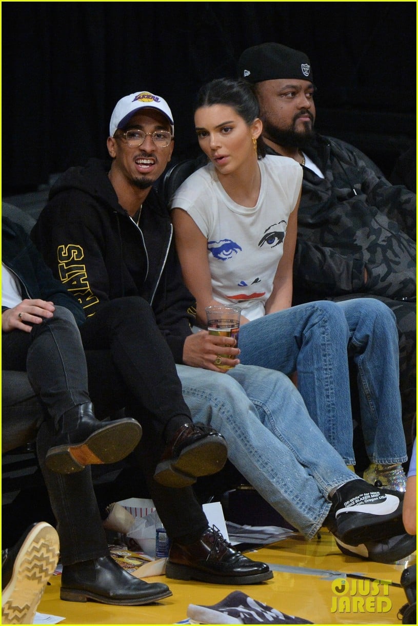 kendall jenner makes an outfit change during lakers rockets basketball game01
