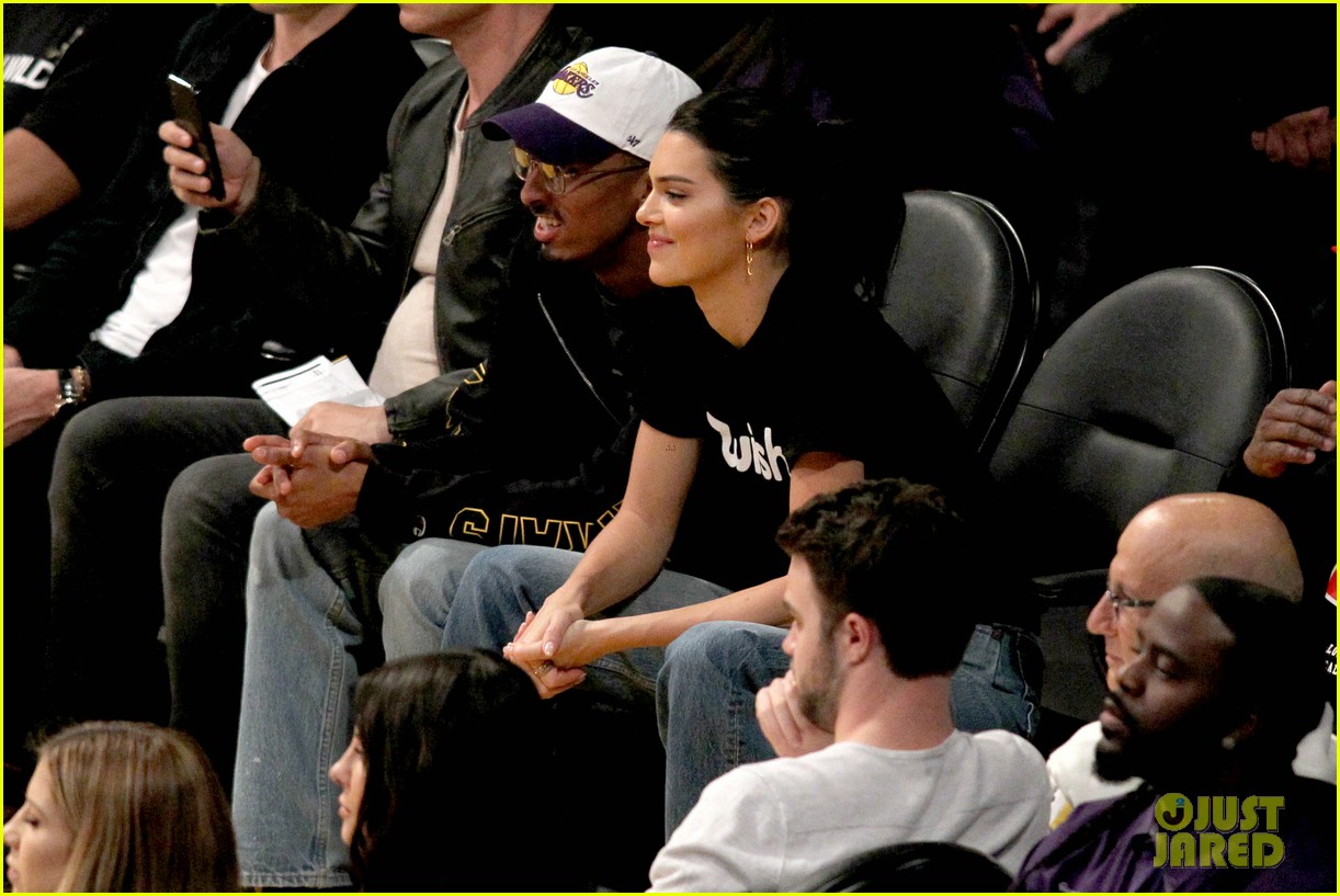 kendall jenner makes an outfit change during lakers rockets basketball game06