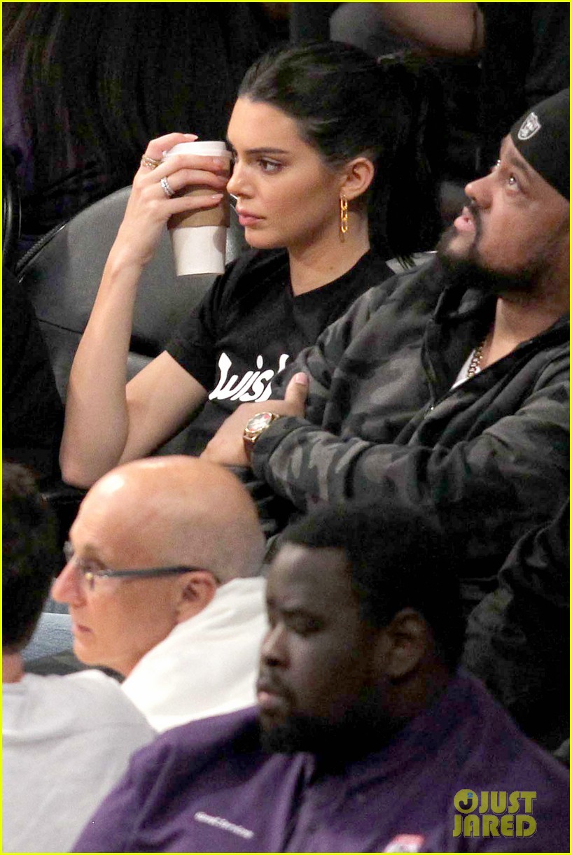 kendall jenner makes an outfit change during lakers rockets basketball game09