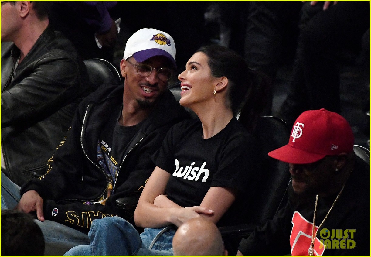 kendall jenner makes an outfit change during lakers rockets basketball game16