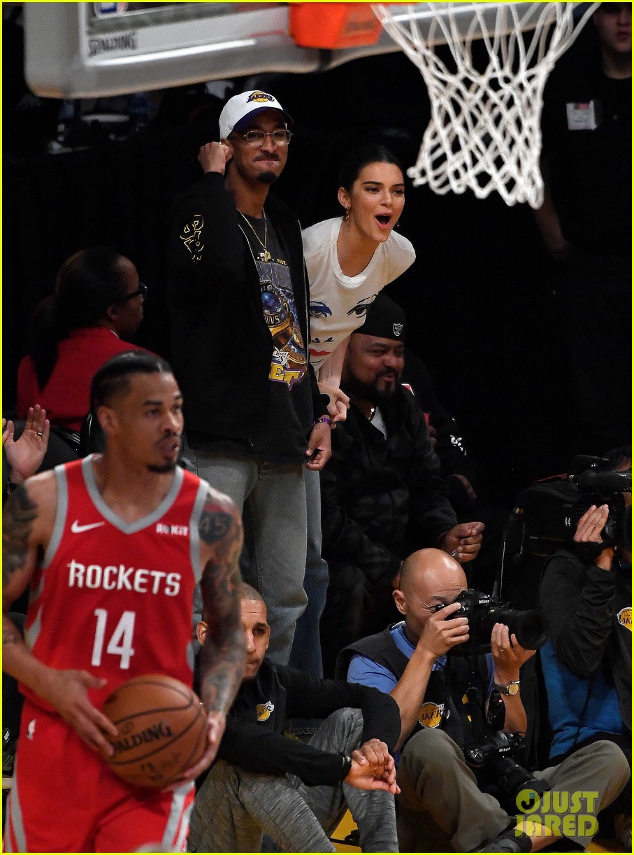 kendall jenner makes an outfit change during lakers rockets basketball game17