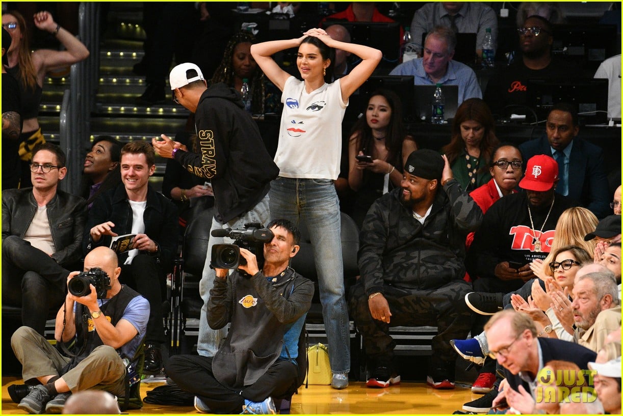 kendall jenner makes an outfit change during lakers rockets basketball game19