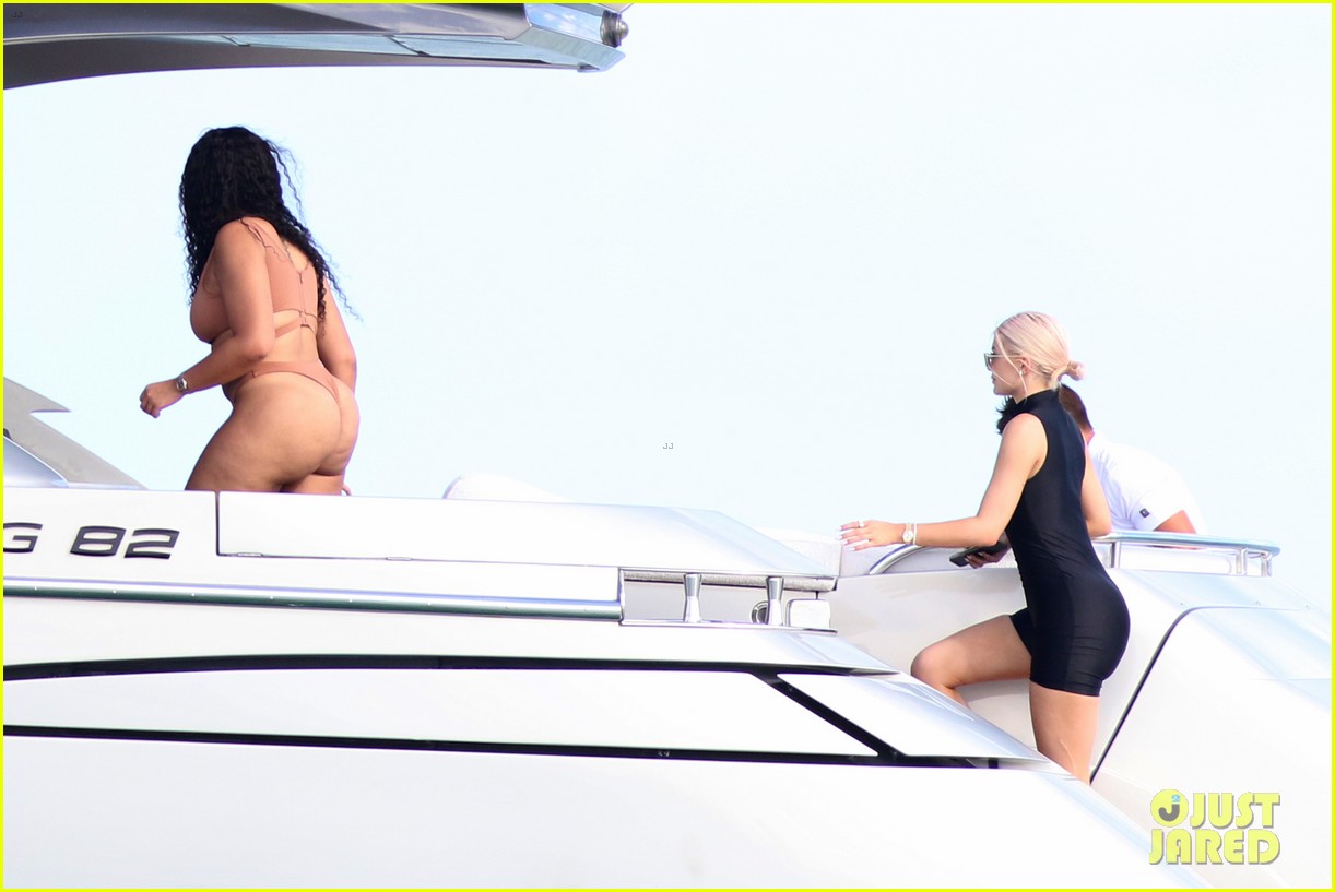 kylie jenner shows off her figure on yacht with jordyn woods in miami13